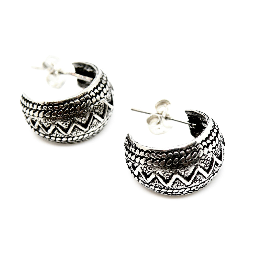Find Øreringe, ørestikkere brede hoops med relief, sterlingsølv, 15 x 8 mm hos Beadhouse of Copenhagen i dag, med en altid hurtig levering!