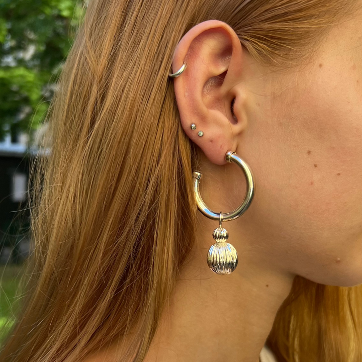 Find Earrings hoops with filigree drop, gold-plated and silver-plated brass among our large selection of Earrings at Beadhouse of Copenhagen today. Remember free shipping over DKK 400