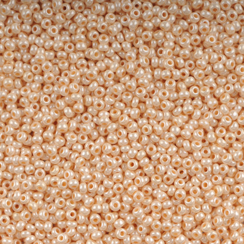 Find White glass beads, preciosa, glossy shell, bulk buy among our large selection of Preciosa Seed Beads at Beadhouse of Copenhagen today. Remember free shipping over DKK 400
