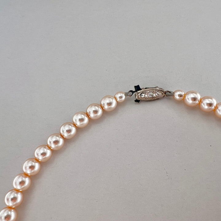Find Halskæde, beige voksperlekæde, forsølvet messing, 45 cm/7 mm, vpk002 hos Beadhouse of Copenhagen i dag, med en altid hurtig levering!