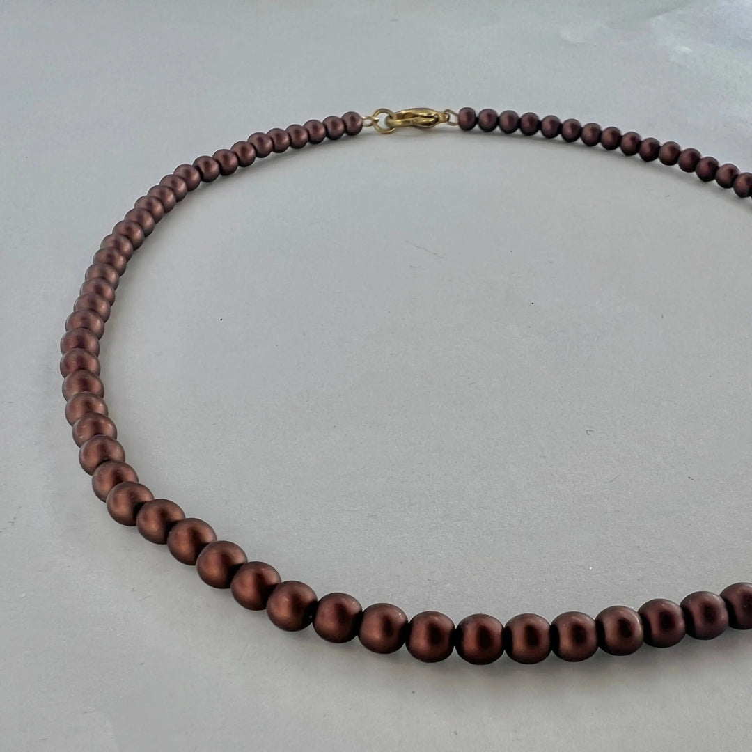 Halskæde, voksperlekæde, forgyldt messing, 42-44 cm Beadhouse of Copenhagen