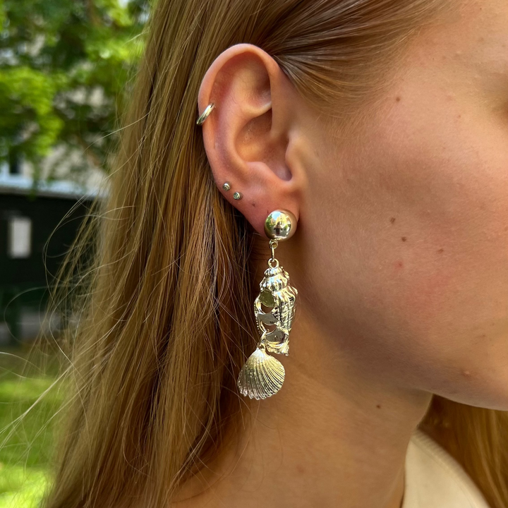 Find Earrings ear studs beach shells in silver-plated and gold-plated brass among our large selection of Earrings at Beadhouse of Copenhagen today. Remember free shipping over DKK 400