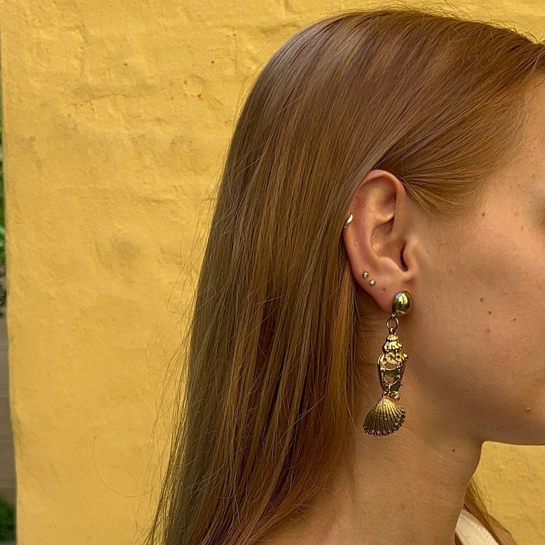 Find Earrings ear studs beach shells in silver-plated and gold-plated brass among our large selection of Earrings at Beadhouse of Copenhagen today. Remember free shipping over DKK 400