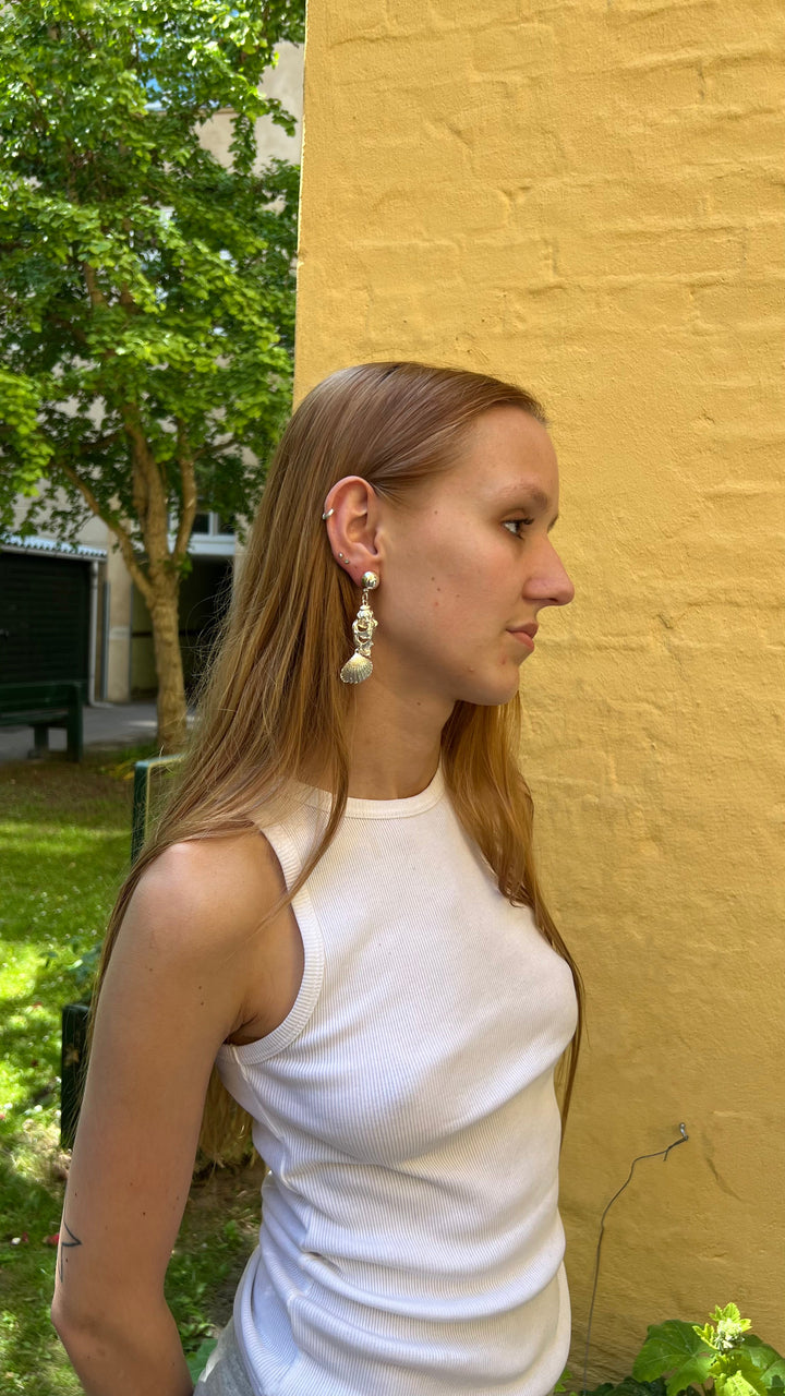 Find Earrings ear studs beach shells in silver-plated and gold-plated brass among our large selection of Earrings at Beadhouse of Copenhagen today. Remember free shipping over DKK 400