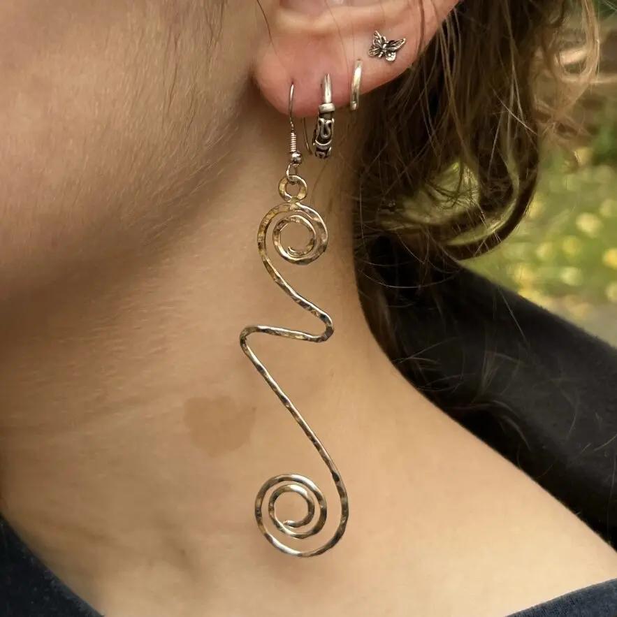 Øreringe, ørekroge spiraler, forsølvet messing Beadhouse of Copenhagen