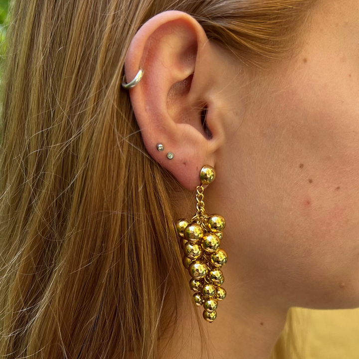 Find Earrings, ear studs gold and black pearl cluster, gold-plated brass among our large selection of Earrings at Beadhouse of Copenhagen today. Remember free shipping over DKK 400