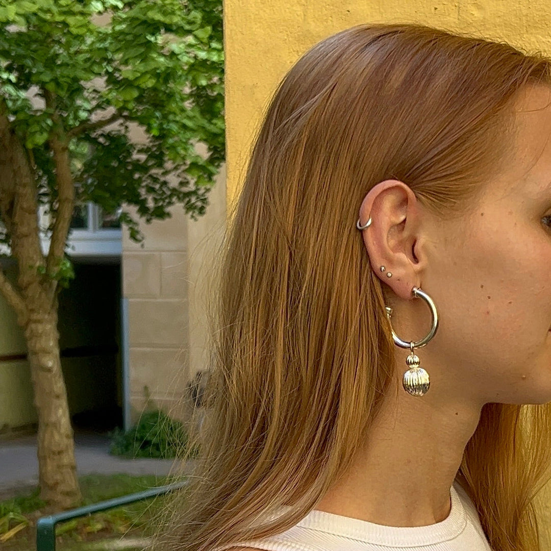 Find Earrings hoops with filigree drop, gold-plated and silver-plated brass among our large selection of Earrings at Beadhouse of Copenhagen today. Remember free shipping over DKK 400