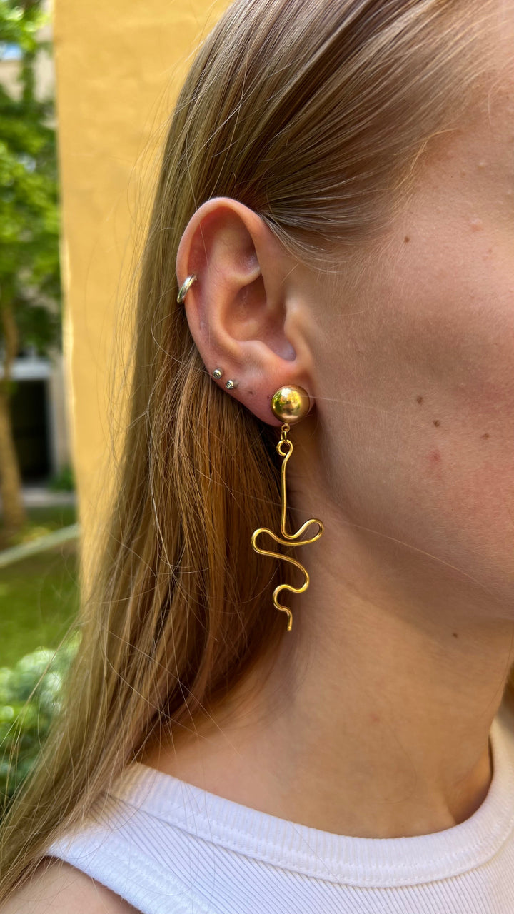 Find Earrings, ear studs bent flower stem, silver plated and gold plated brass among our large selection of  Earrings at Beadhouse of Copenhagen today. Remember free shipping over DKK 400