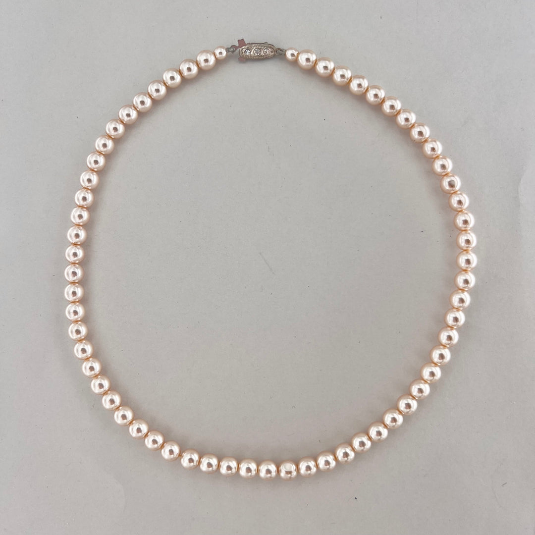 Find Halskæde, beige voksperlekæde, forsølvet messing, 45 cm/7 mm, vpk002 hos Beadhouse of Copenhagen i dag, med en altid hurtig levering!