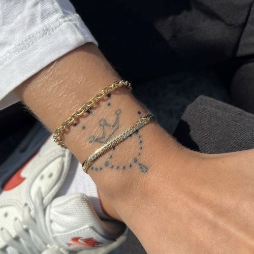 Find Armbånd, anker facet kæde, forgyldt sterlingsølv, 17-21 cm/4 mm hos Beadhouse of Copenhagen i dag, med en altid hurtig levering!