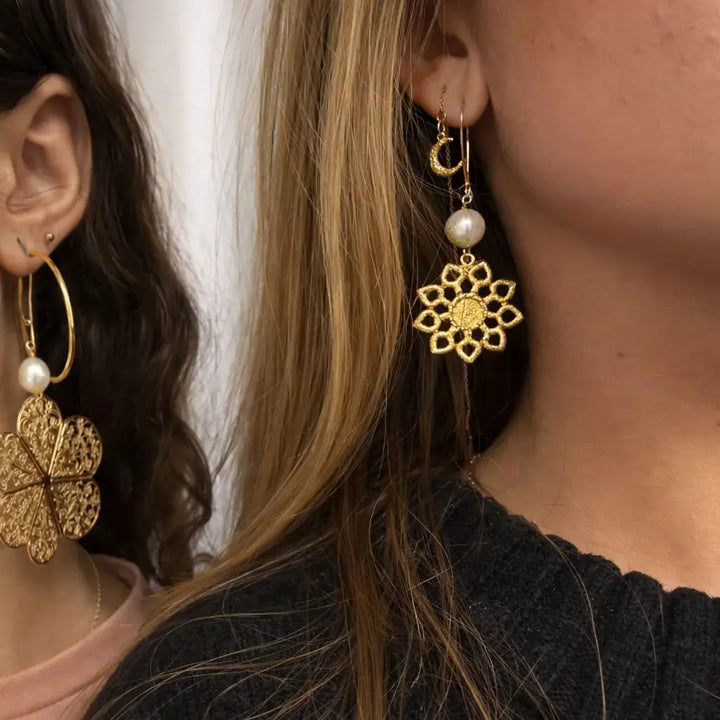 Earring, ear hook, with filigree sun, gilded brass 