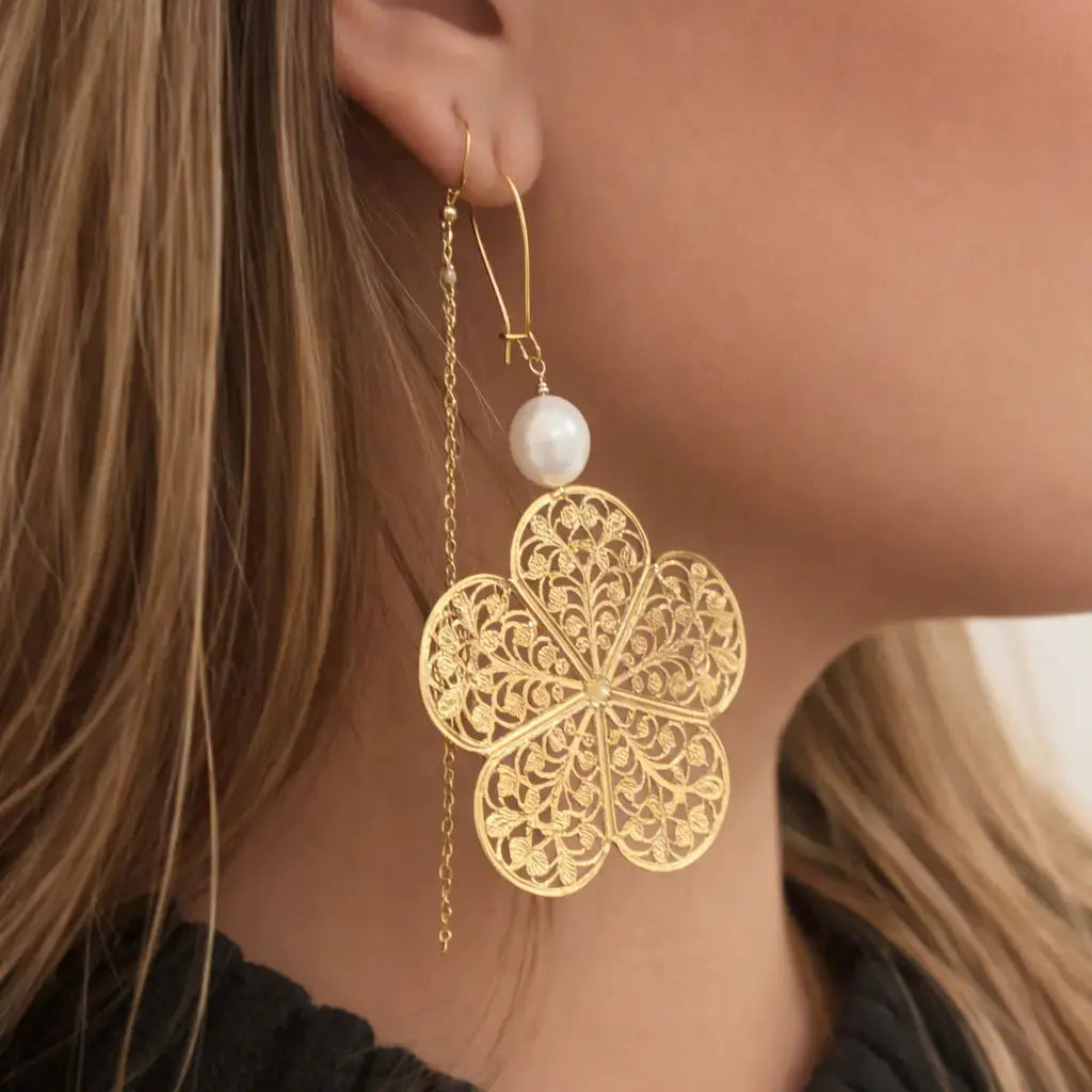 Earring, ear hook, with filigree pendant, gilded brass 