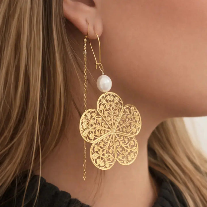 Earring, ear hook, with filigree pendant, gilded brass 