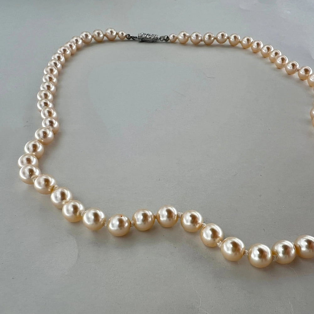 Halskæde, beige voksperler, forsølvet messing Beadhouse of Copenhagen