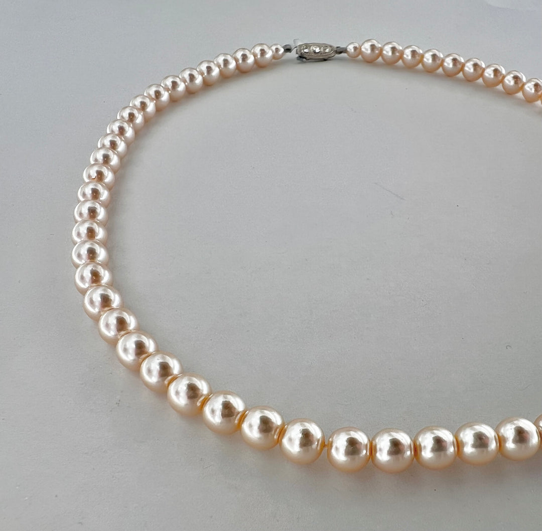 Find Halskæde, beige voksperlekæde, forsølvet messing, 45 cm/7 mm, vpk002 hos Beadhouse of Copenhagen i dag, med en altid hurtig levering!