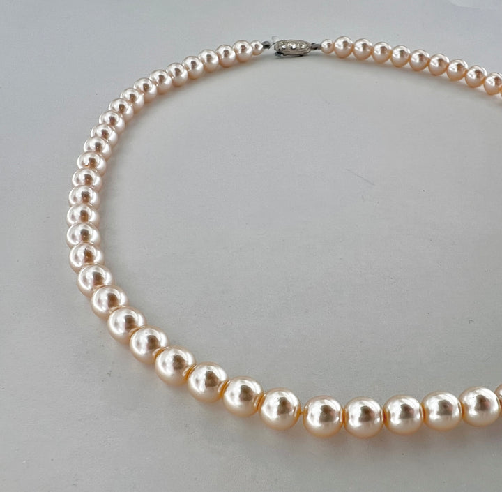 Find Halskæde, beige voksperlekæde, forsølvet messing, 45 cm/7 mm, vpk002 hos Beadhouse of Copenhagen i dag, med en altid hurtig levering!