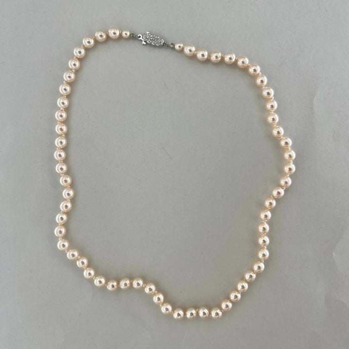 Halskæde, beige voksperler, forsølvet messing Beadhouse of Copenhagen