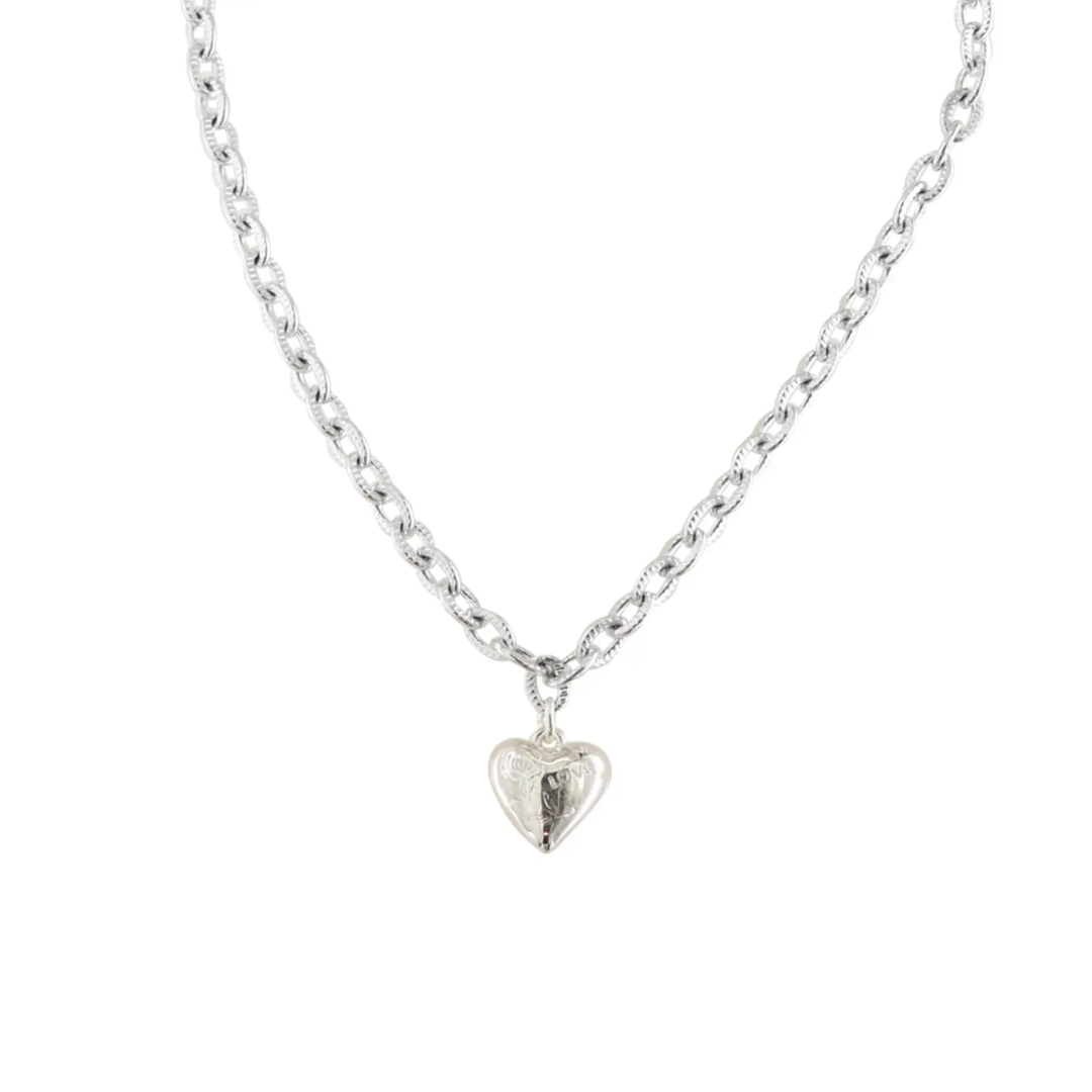 Halskæde, rillet flad anker kæde med hjertevedhæng, forsølvet aluminium Beadhouse of Copenhagen
