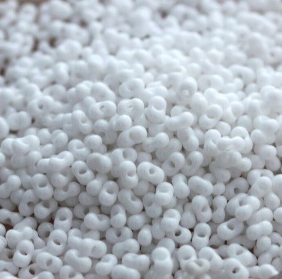 Find White glass beads, preciosa farfalle, natural opaque chalkwhite among our large selection of Preciosa Seed Beads at Beadhouse of Copenhagen today. Remember free shipping over DKK 400