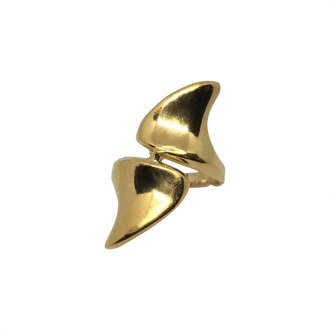 Fingerring, hajfinner, forgyldt sterlingsølv 