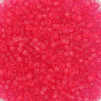 Pink glasperler, miyuki delica beads, transparent dyed bubble gum Krea