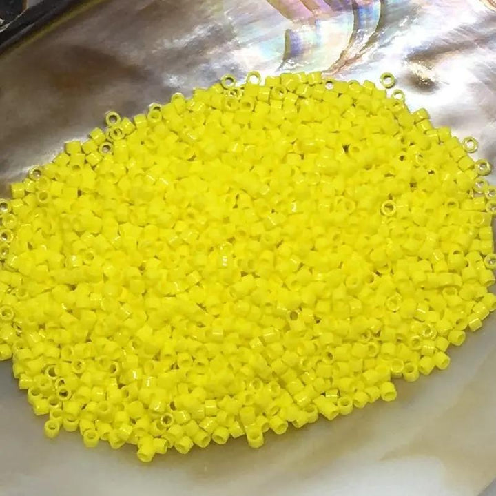 Gule glasperler, miyuki delica beads, opaque yellow Krea
