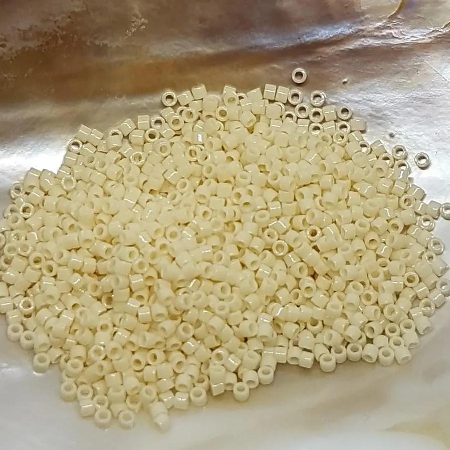 Brune glasperler, miyuki delica beads, opaque dark cream Krea