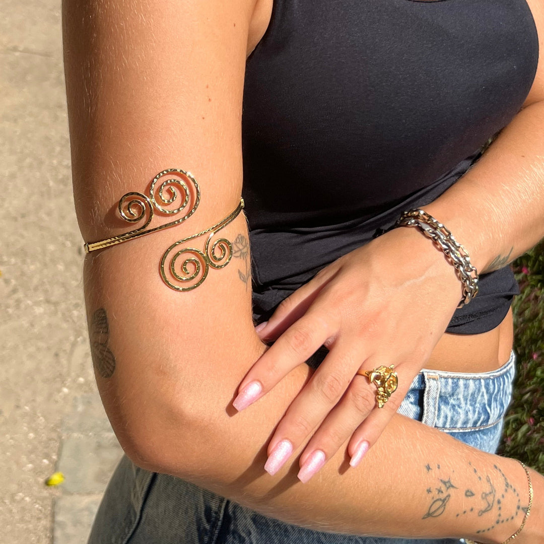 Find Armbånd, åben spiral armring, forgyldt rustfri stål, 75-90 mm hos Beadhouse of Copenhagen i dag, med en altid hurtig levering!