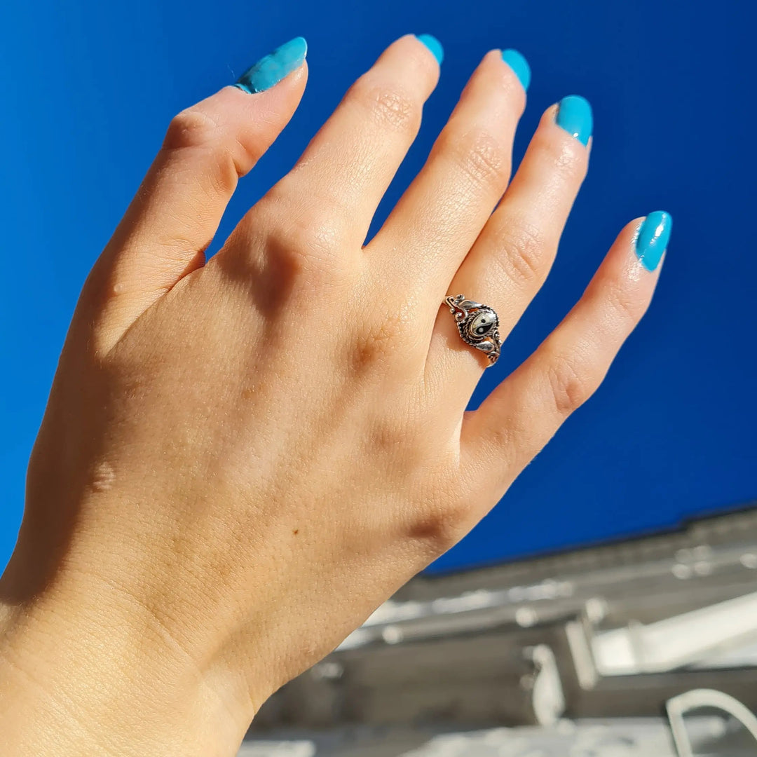 Fingerring, mellem yin og yang, sterlingsølv Beadhouse of Copenhagen