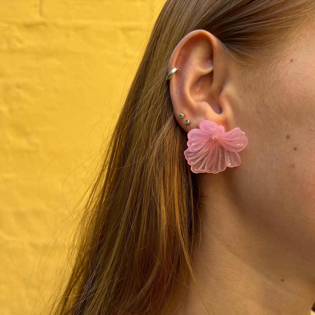Find Earrings, flower, hibiscus, plastic, more varieties among our large selection of Earrings at Beadhouse of Copenhagen today. Remember free shipping over DKK 400