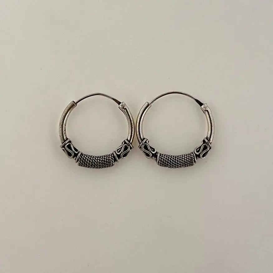 Øreringe, hoops med snoning og bølger, sterlingsølv, 22-25 mm Beadhouse of Copenhagen