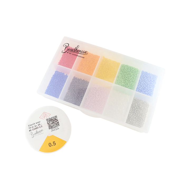 Diy kit, glasperler str. 10/0, sølv, med perler der holder farven Beadhouse of Copenhagen