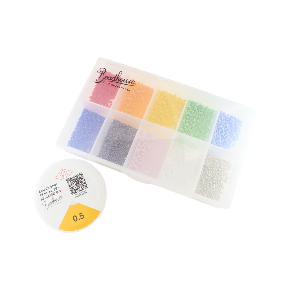 Diy kit, glasperler str. 8/0, sølv, med opaque perler der holder farven Beadhouse of Copenhagen