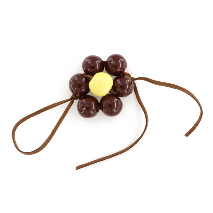 Taskecharm, blomst, keramik, brun ruskind, flere varianter