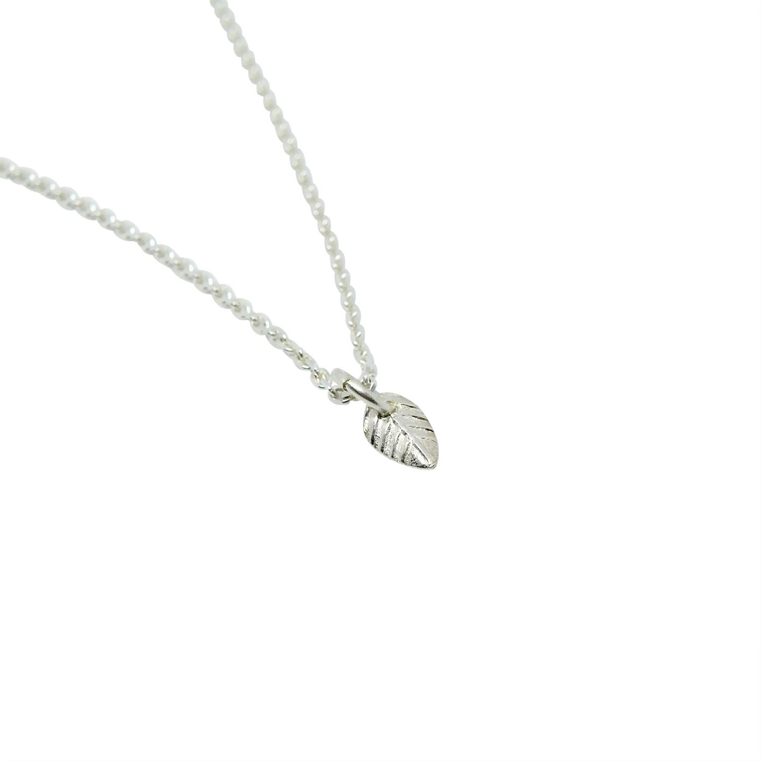 Leaf pendant in sterling silver 