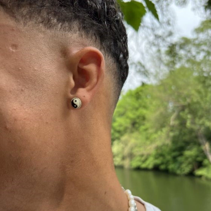 Find Øreringe, ørestikkere yin og yang af onyx og ben, sterlingsølv, 10 mm hos Beadhouse of Copenhagen i dag, med en altid hurtig levering!