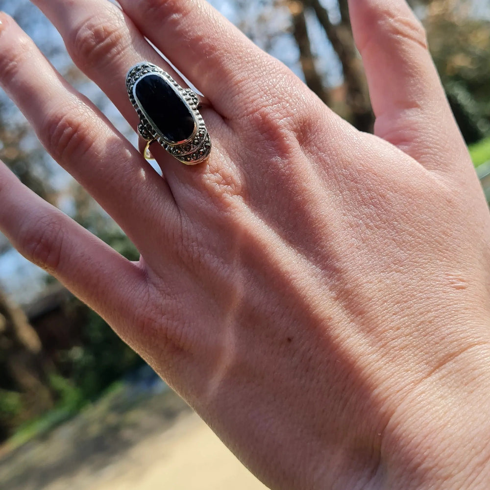 Fingerring, oval onyx med hæmatit krystaller, sterlingsølv Beadhouse of Copenhagen