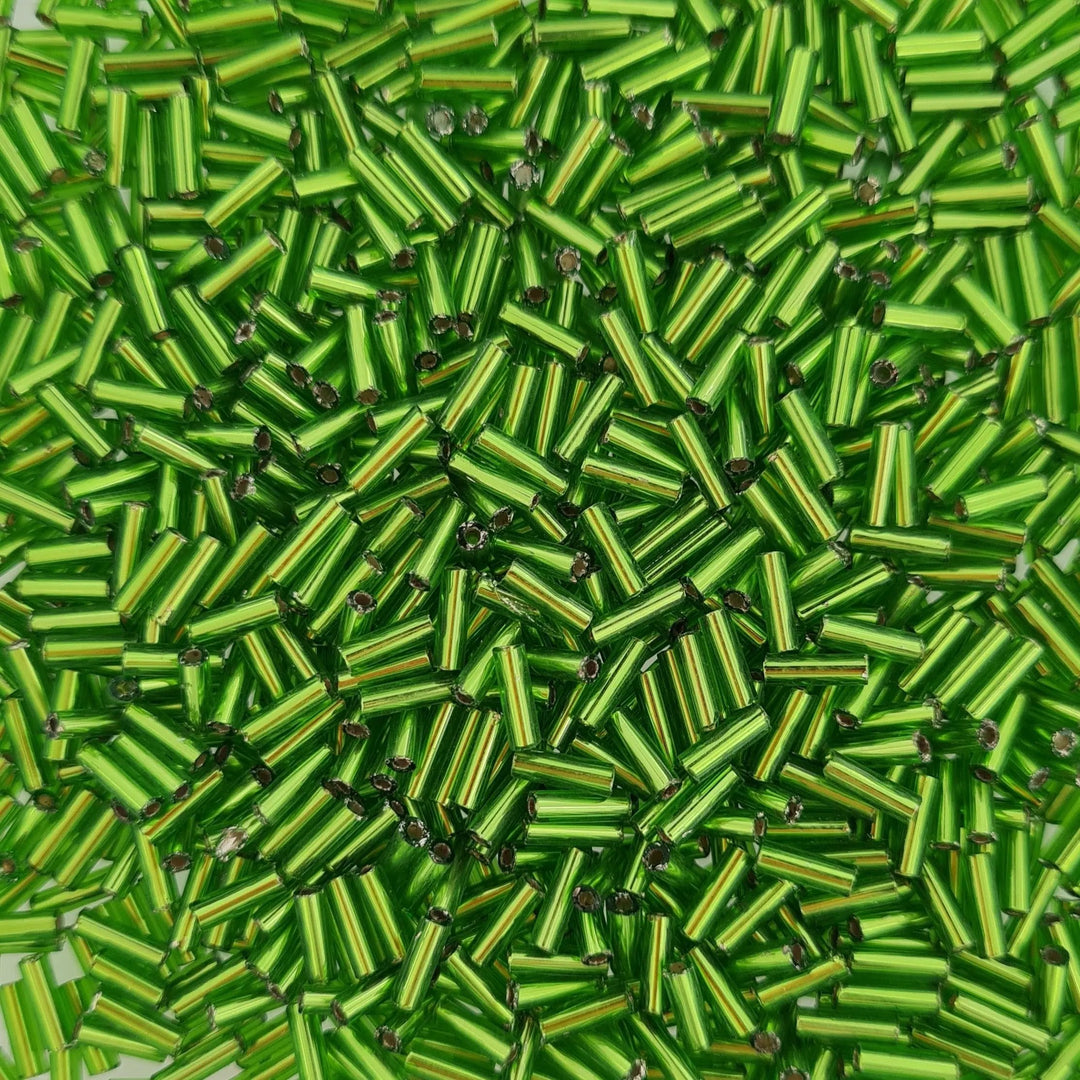Grønne glasperler, preciosa cut bugles, silverlined light green, 6,8 mm Preciosa BOC