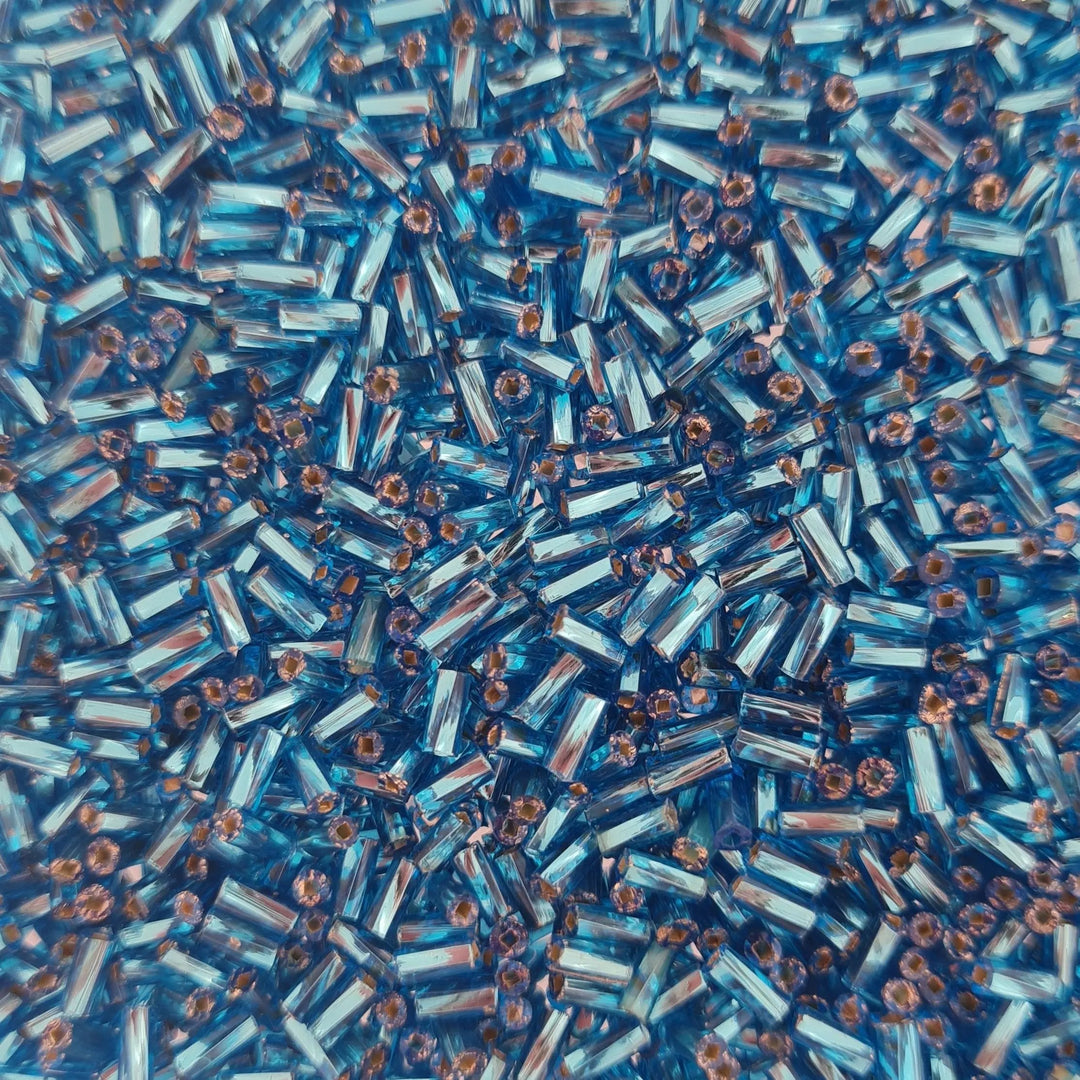 Blå glasperler, preciosa cut bugles, twisted silverlined light blue, 4,6 mm Preciosa BOC