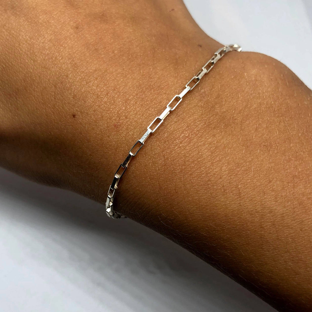 Find Armbånd, firkantet anker kæde, sterlingsølv, 15-21 cm/1,9 mm hos Beadhouse of Copenhagen i dag, med en altid hurtig levering!