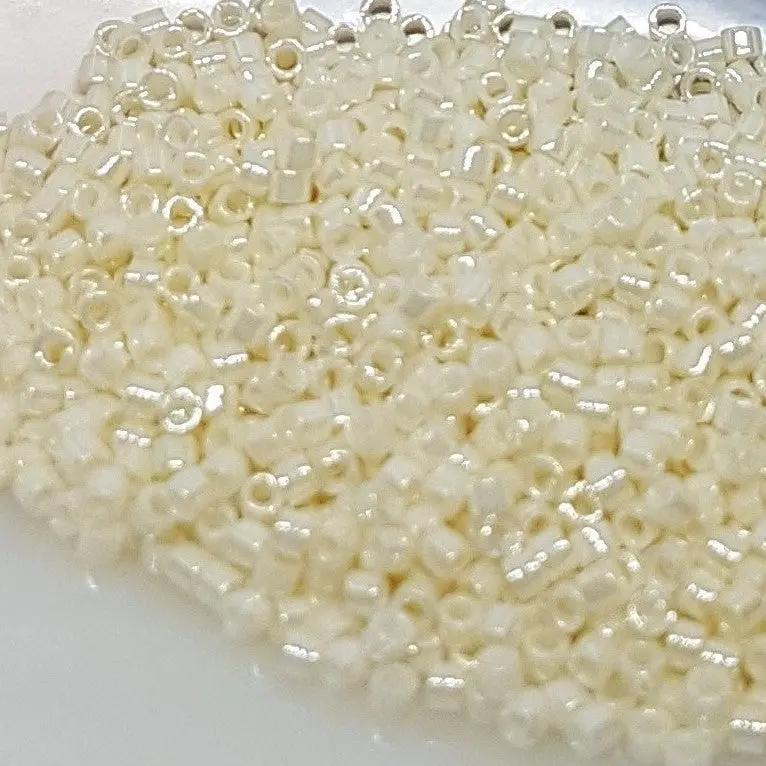 Brune glasperler, miyuki delica beads, ceylon cream Krea