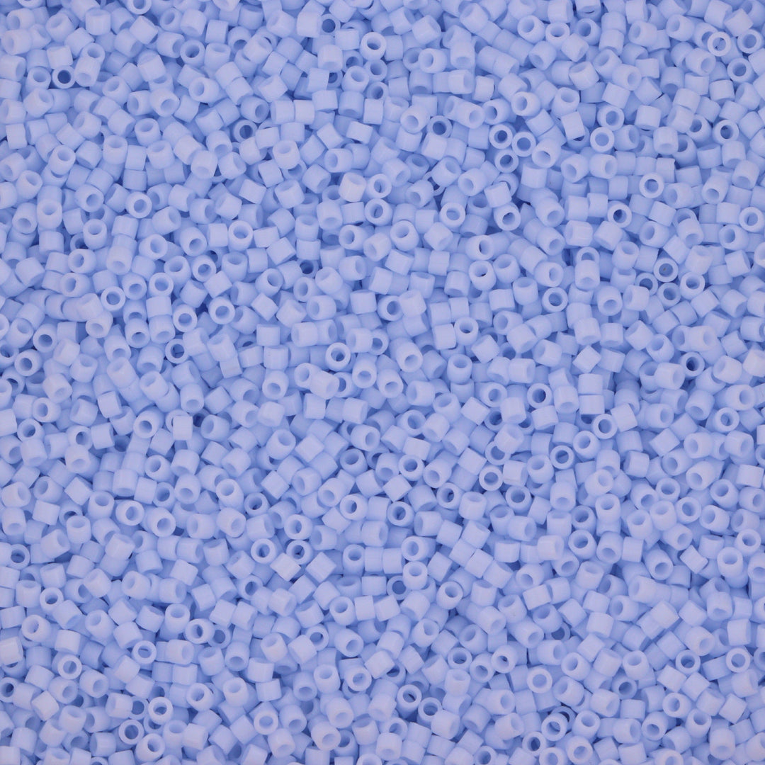 Blå glasperler, miyuki delica beads, opaque light sky blue Krea