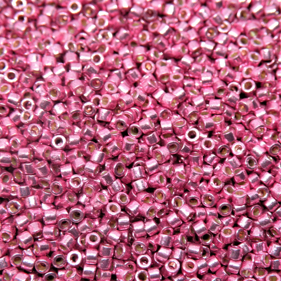 Lyserøde glasperler, miyuki delica beads, duracoat galvanized hot pink Krea