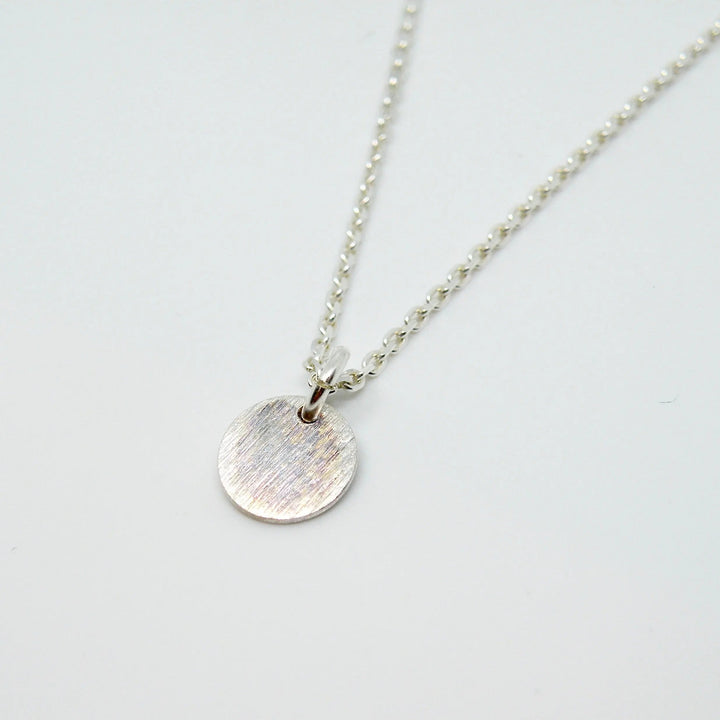 Vedhæng, børstet rundt tag, sterlingsølv og oxideret Beadhouse of Copenhagen