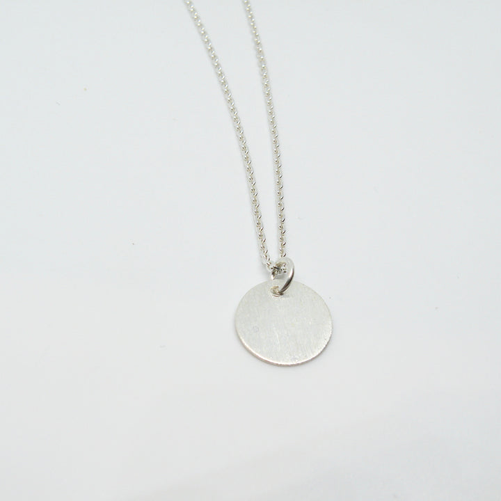 Find Vedhæng, lille rundt dog tag, sterlingsølv hos Beadhouse of Copenhagen i dag, med en altid hurtig levering!