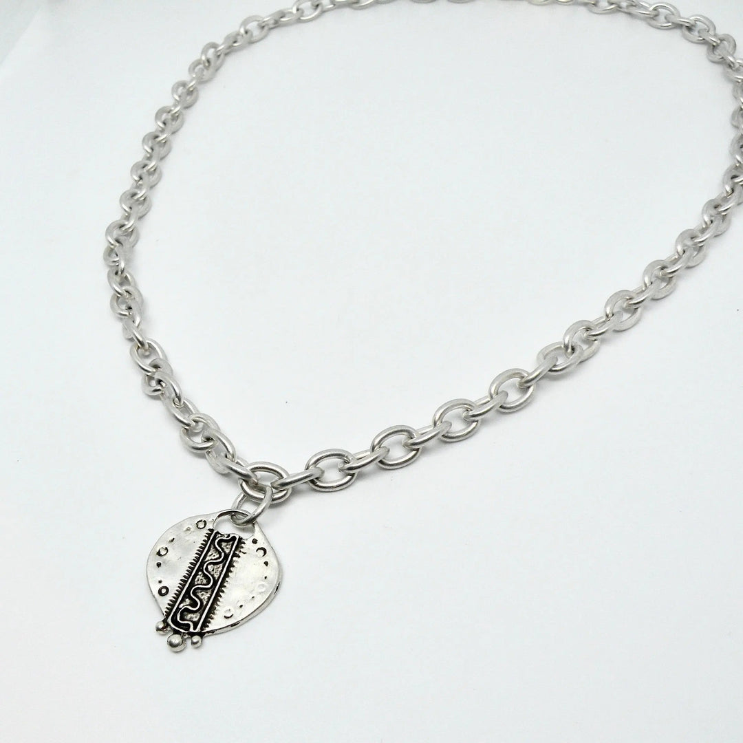 Halskæde, rund anker kæde med amulet, forsølvet messing, 47 cm Beadhouse of Copenhagen