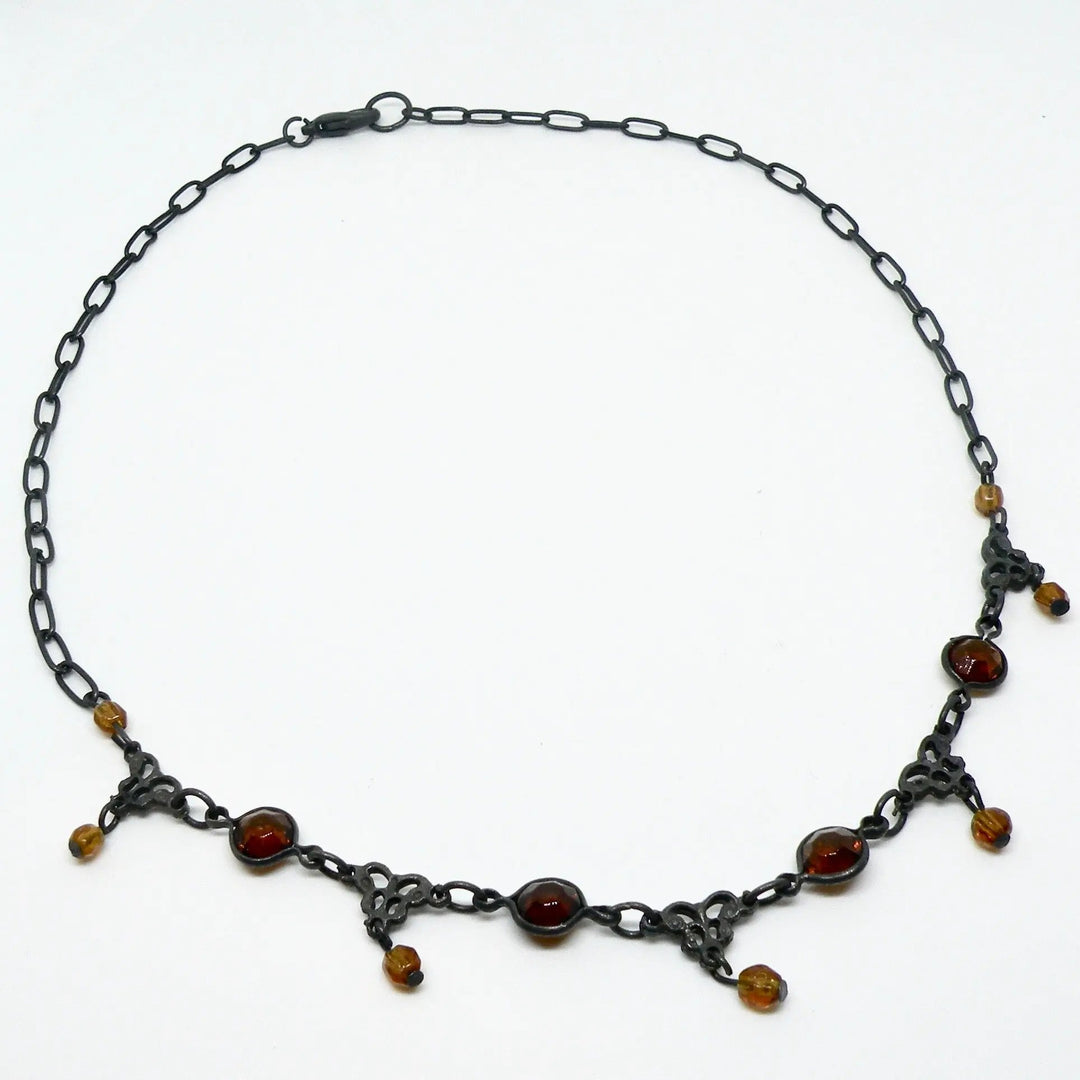 Halskæde, rund anker kæde med gyldne perler, oxideret forsølvet messing, 44 cm Beadhouse of Copenhagen