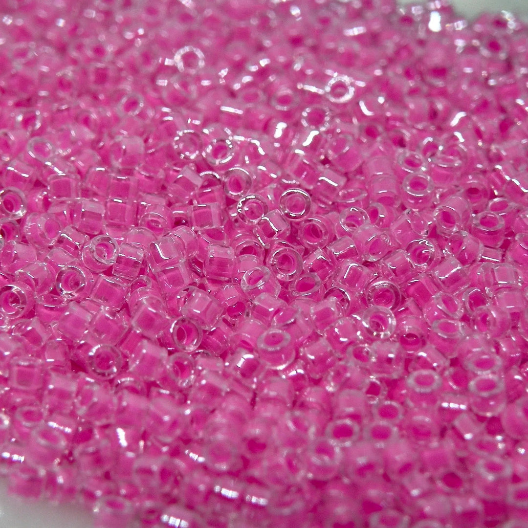 Lyserøde glasperler, miyuki delica beads, luminous magenta Krea