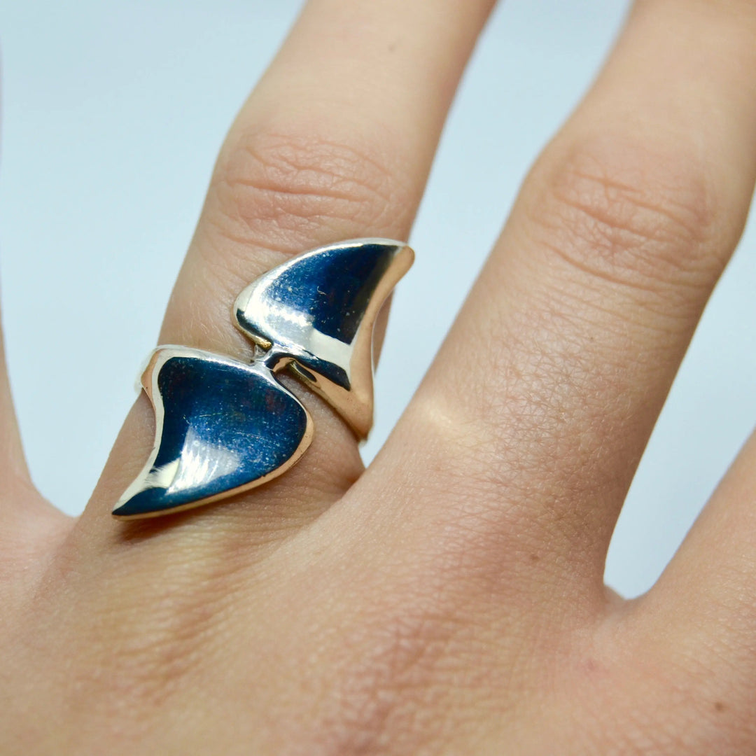 Fingerring, hajfinner, forgyldt sterlingsølv og sterlingsølv Beadhouse of Copenhagen