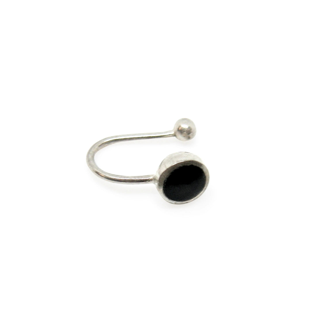Øreringe, earcuff sort rund onyx, sterlingsølv Beadhouse of Copenhagen